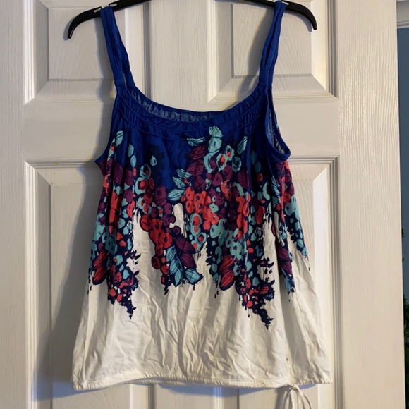 American Eagle Outfitters Tops - American Eagle top; size medium